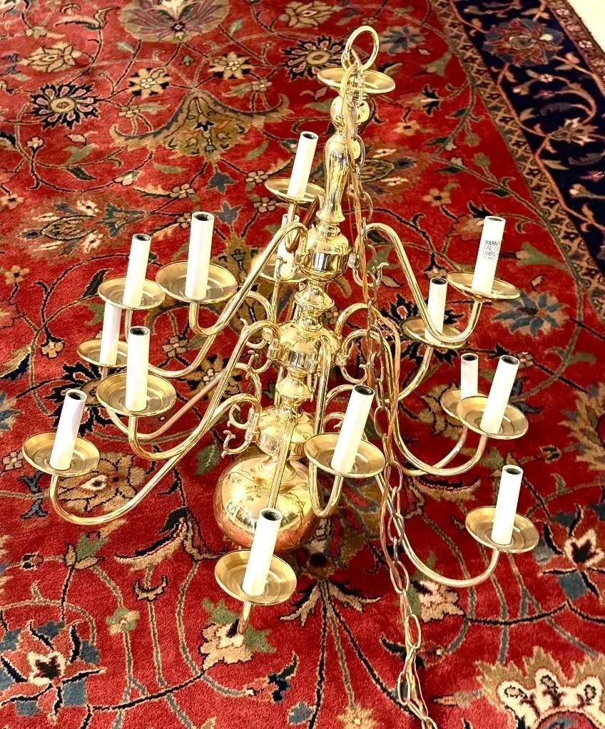 BEAUTIFUL BRASS HANGING CHANDLER w/15 LIGHTS WILL LOOK GREAT IN YOUR HOME, image 5