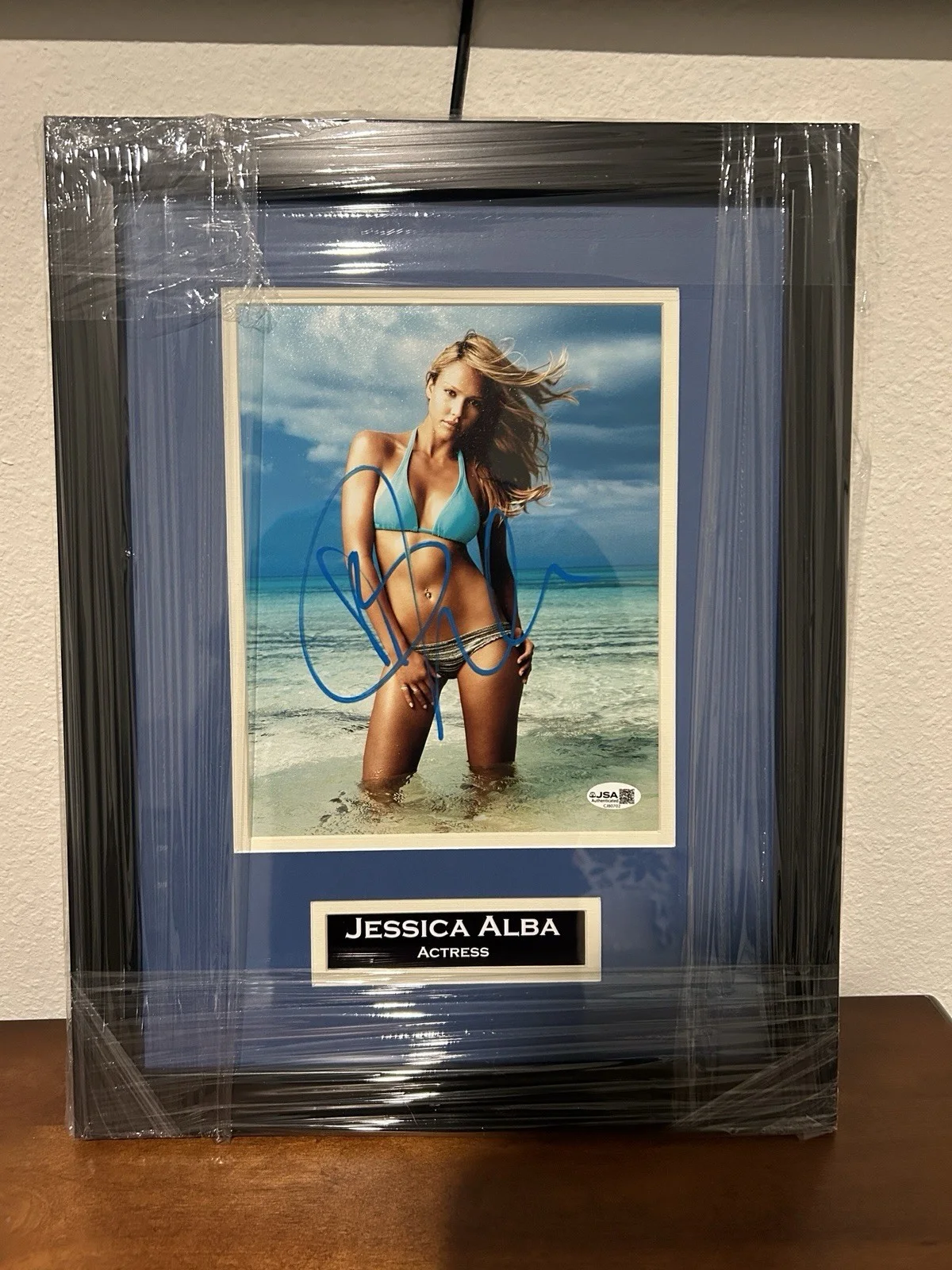 Jessica Alba — Jessica Alba Signed 8x10 “Into the Blue” JSA Framed To Approx 11x14