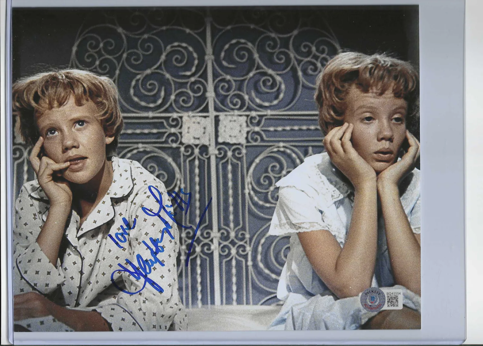 Hayley Mills — Hayley Mills Autographed 8x10 Color Parent Trap Photo...Beckett Authenticated!