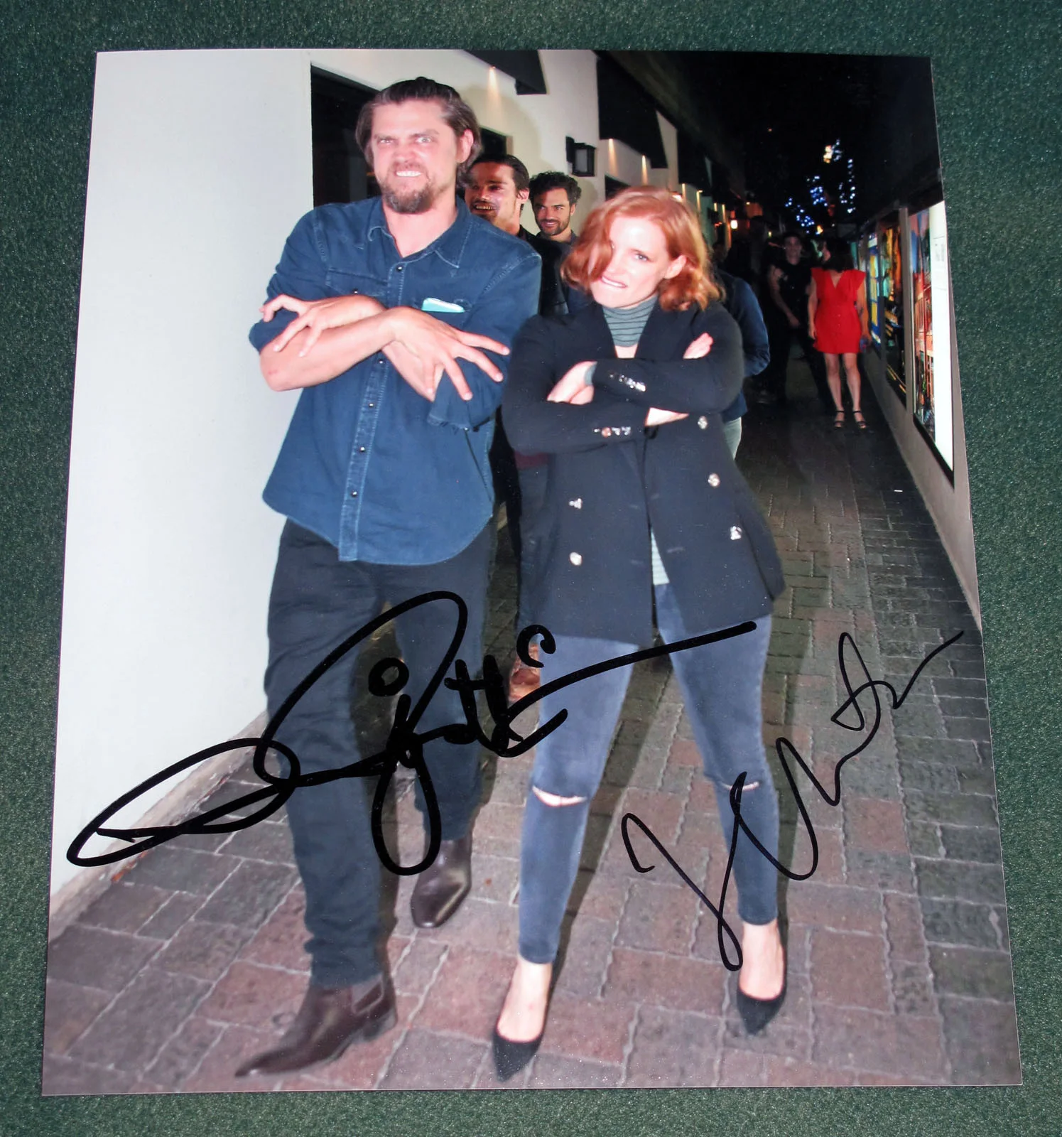 JESSICA CHASTAIN, ANDY MUSCHIETTI — JESSICA CHASTAIN & ANDY MUSCHIETTI signed "IT 2" 8x10 Photo EXACT PROOF COA, image 3