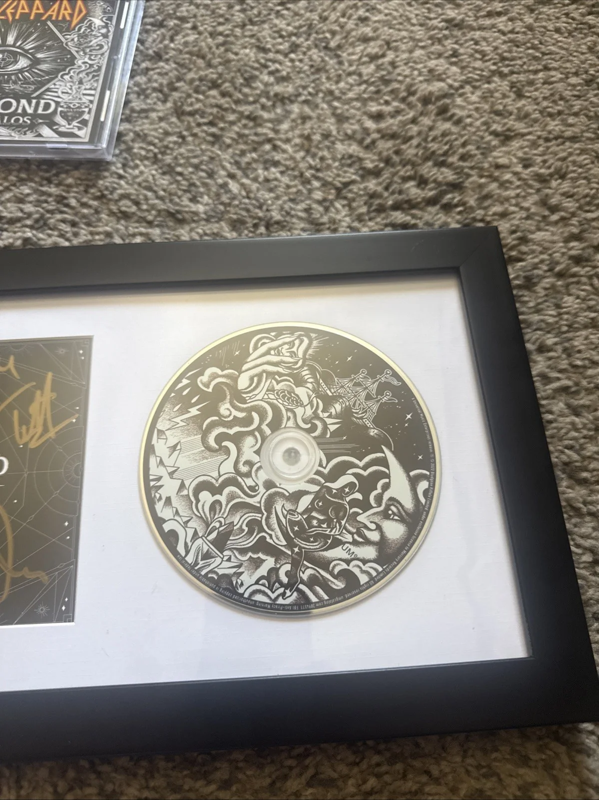 Def Leppard Signed Diamond Star Halos CD Booklet Framed & Matted The Whole Band, изображение 3