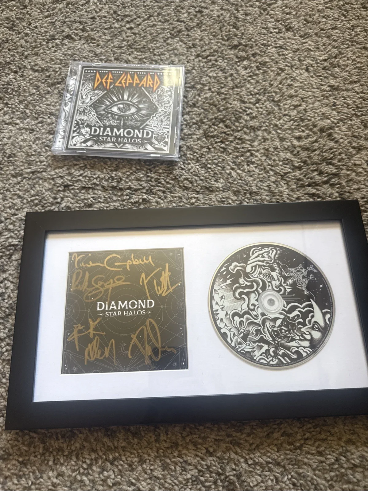 Def Leppard Signed Diamond Star Halos CD Booklet Framed & Matted The Whole Band, изображение 4