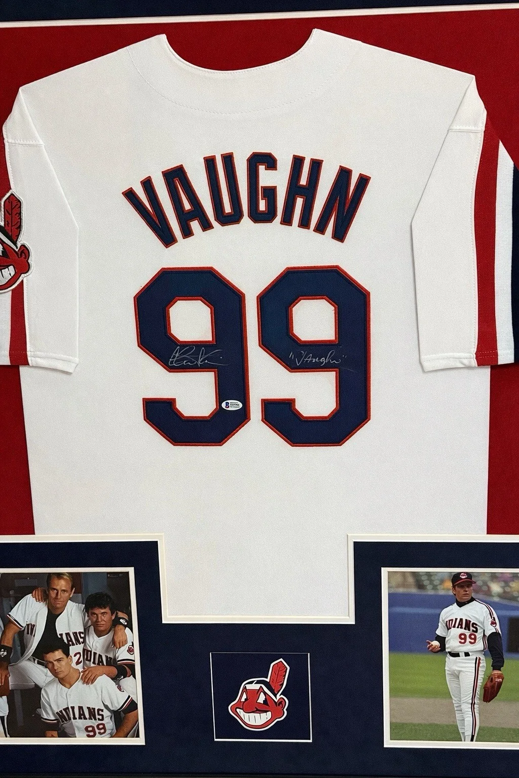 Charlie Sheen — Charlie Sheen Signed Wild Thing Rick Vaughn Jersey Framed w/Inscription, BAS COA, изображение 3