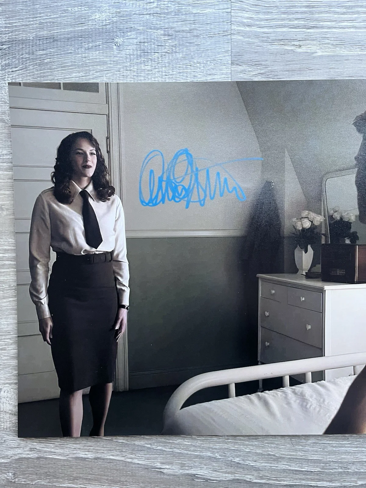 Amanda Righetti — Amanda Righetti Signed Captain America 11x14 Photo JSA COA Marvel SHIELD, image 3