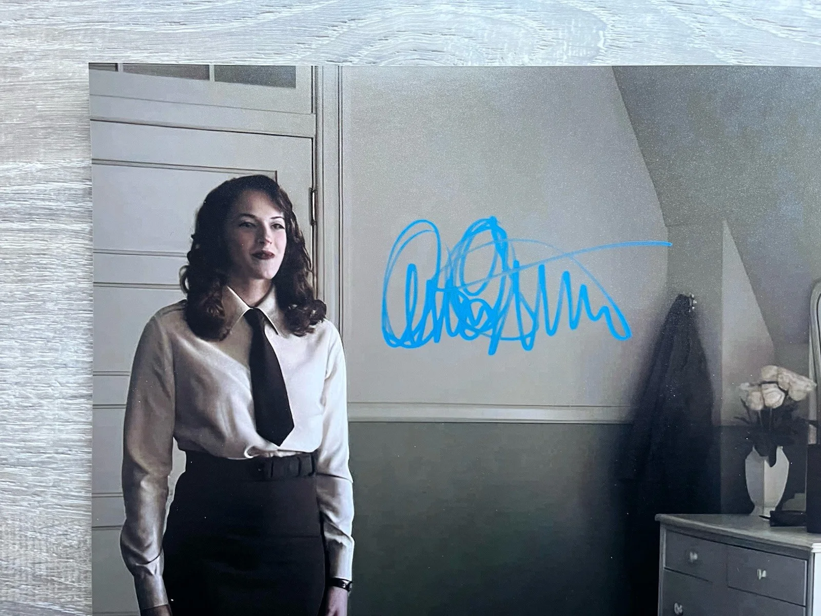 Amanda Righetti — Amanda Righetti Signed Captain America 11x14 Photo JSA COA Marvel SHIELD, image 5