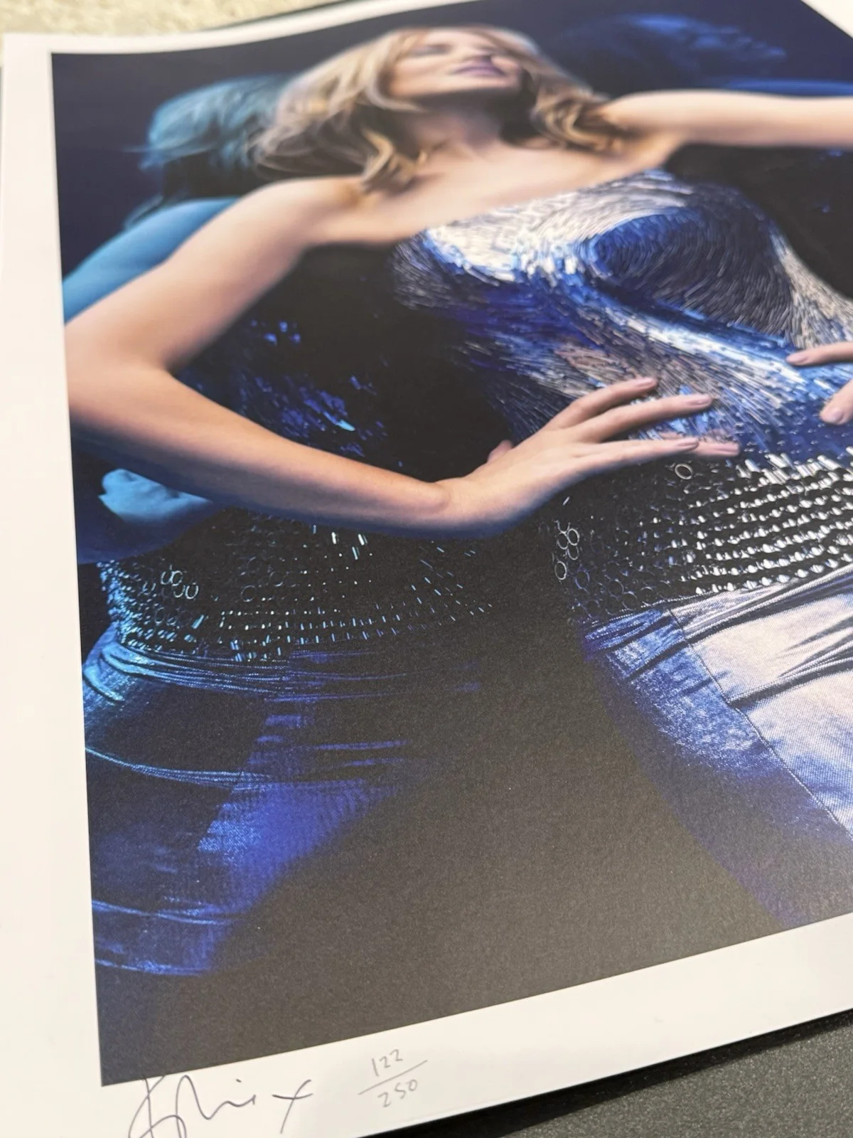SIGNED & NUMBERED!! Kylie Minogue Christmas Aphrodite Lithograph Poster /250, изображение 3