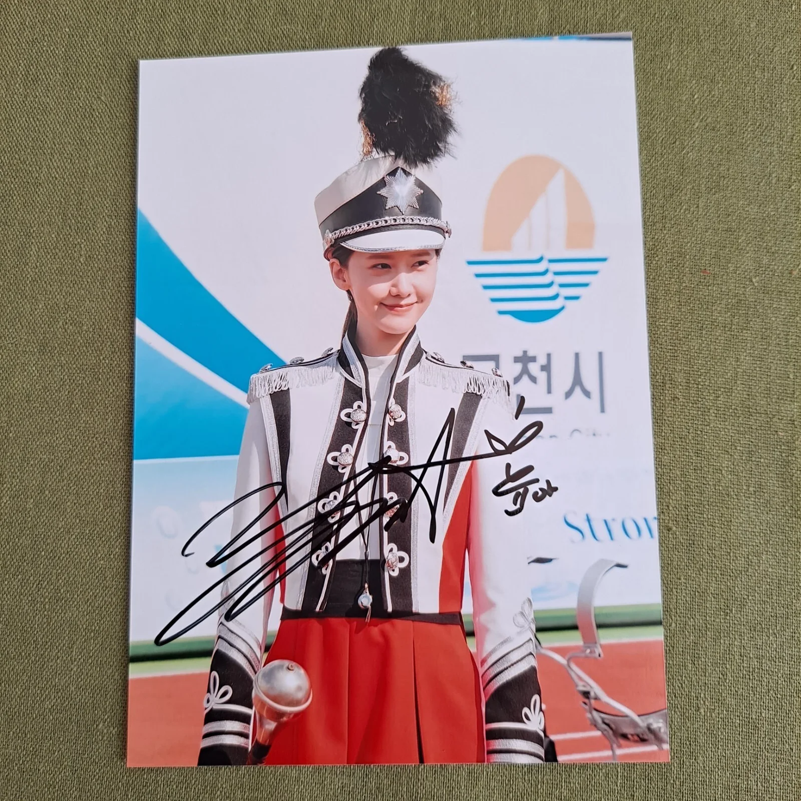Big Mouse YOONA Autographed Signed Photo Autographs K-POP 4*6 202210, image 3