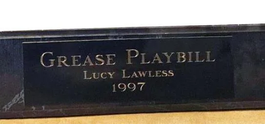 LUCY LAWLESS — BROADWAY PLAYBILL PLAQUE LUCY LAWLESS SIGNED AUTOGRAPH 1997 GREASE + COA, image 2