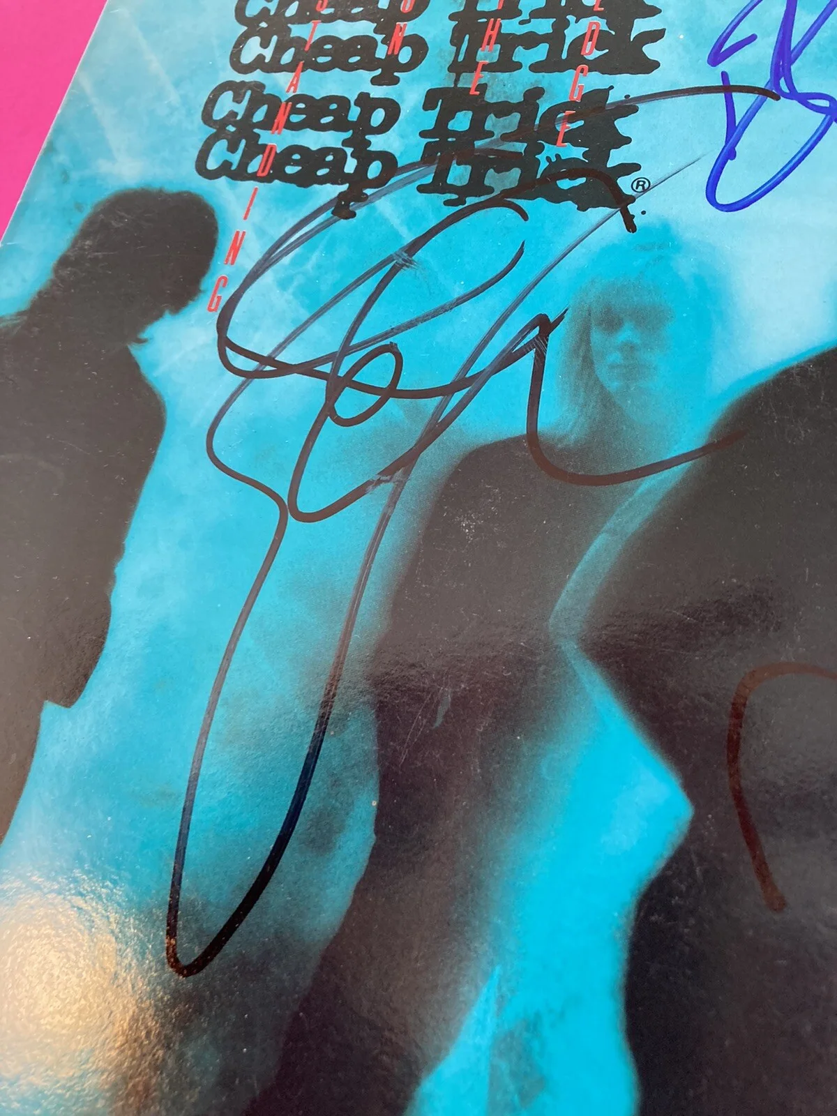 CHEAP TRICK x2 ROBIN ZANDER RICK NEILSEN SIGNED STANDING ON THE EDGE LP *PROOF*, изображение 5