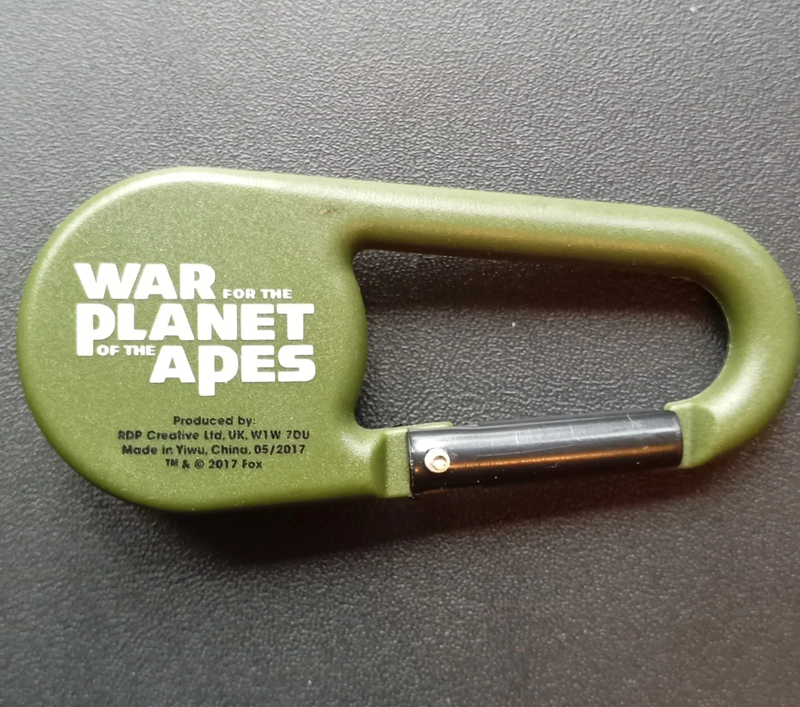 WAR FOR THE PLANET OF THE APES COMPASS CARABINER 2017 NEW CARDED BAGGED, изображение 2