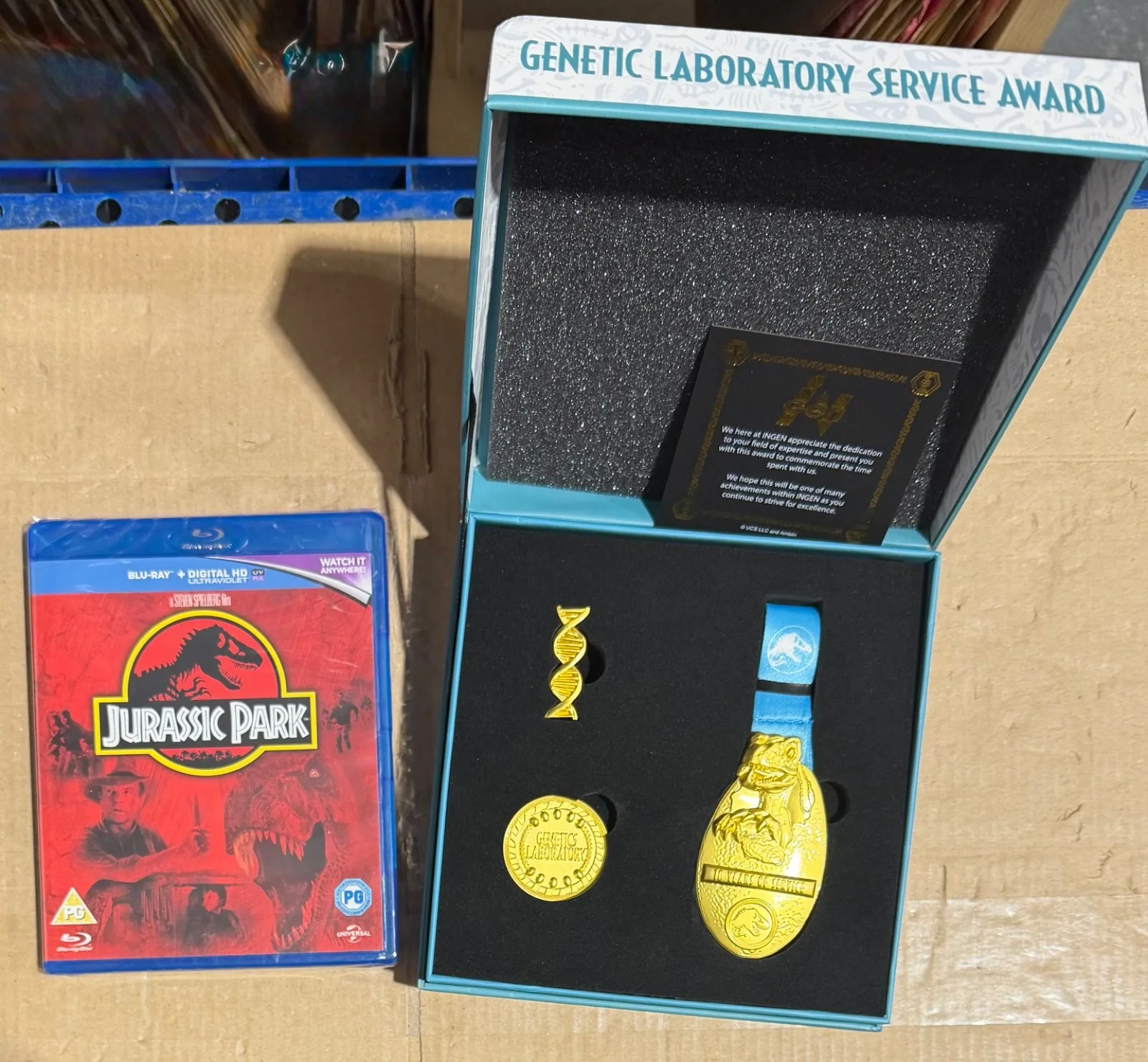 Jurassic Park Genetics Laboratory Service Award + Movie - New, изображение 3