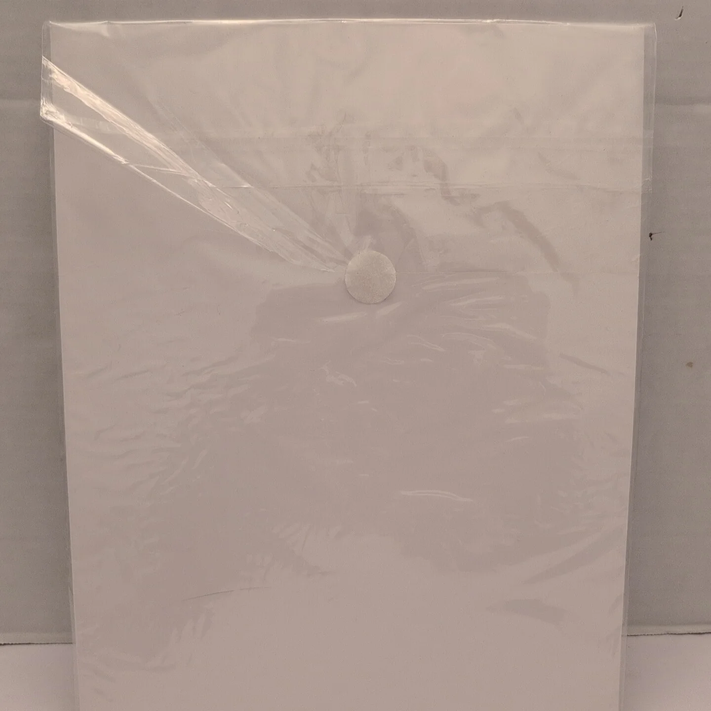 Edward Yang — Signed Edward Yang Hellboy Picture Thick Cardstock 11x14 RARE Not Authenticated, image 5