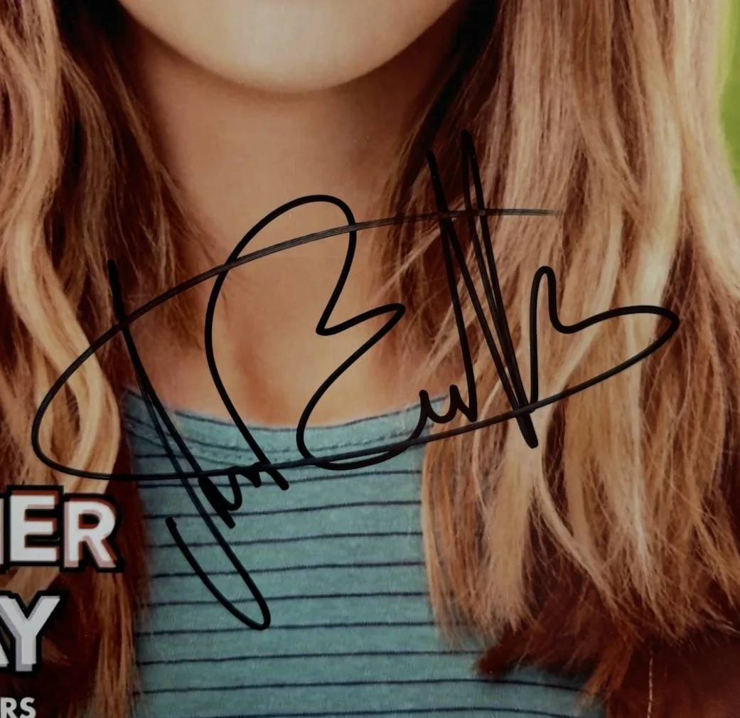 Julia Butters — Julia Butters Signed Autographed 11x14 Photo Freakier Friday Anna JSA COA, image 3