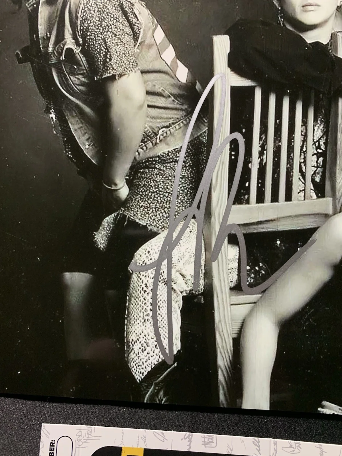 * LINDA PERRY * signed 8x10 photo * 4 NON BLONDES JSA Coa, image 2