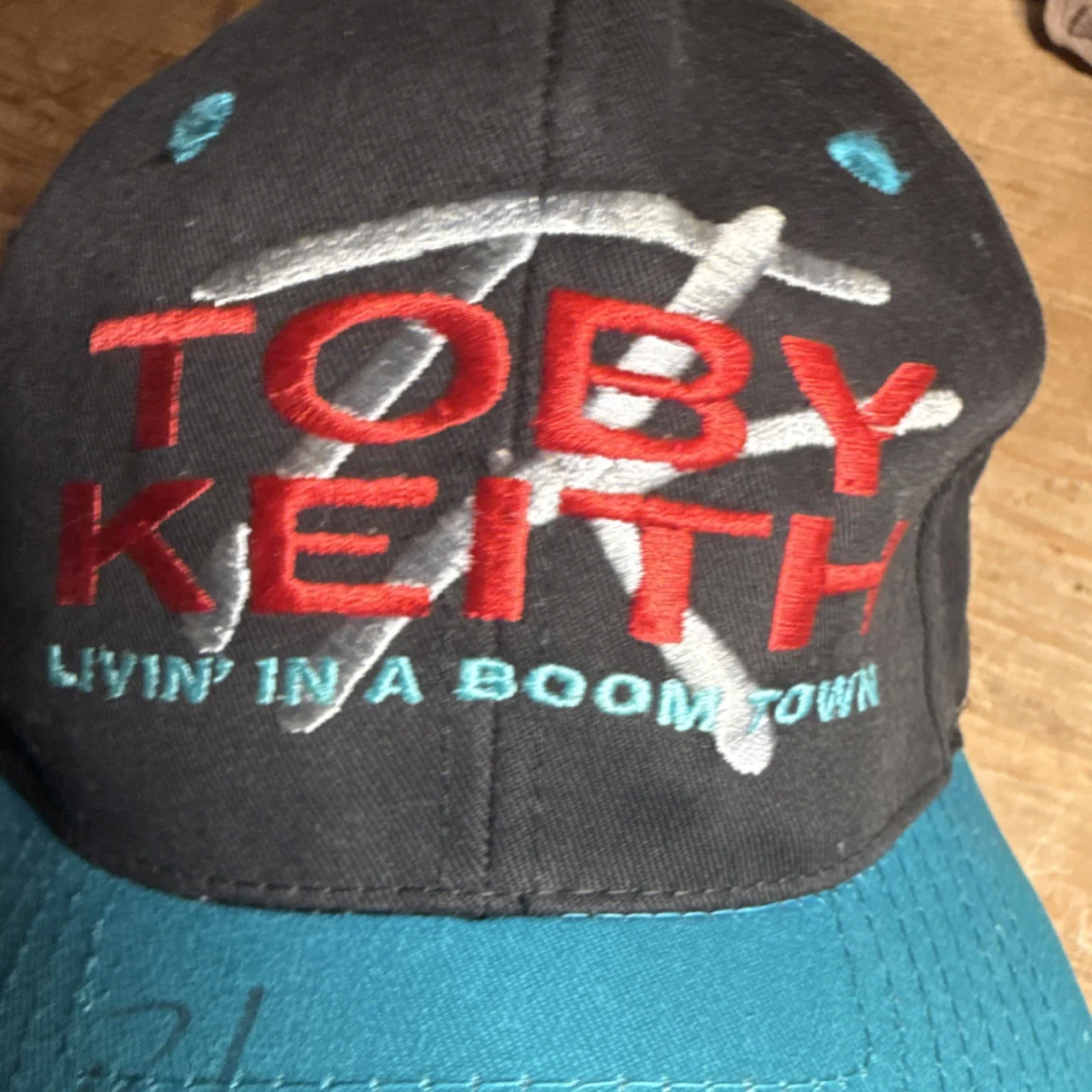 Toby Keith Livin' In A Boom Town Autographed Hat Black/Teal, изображение 4