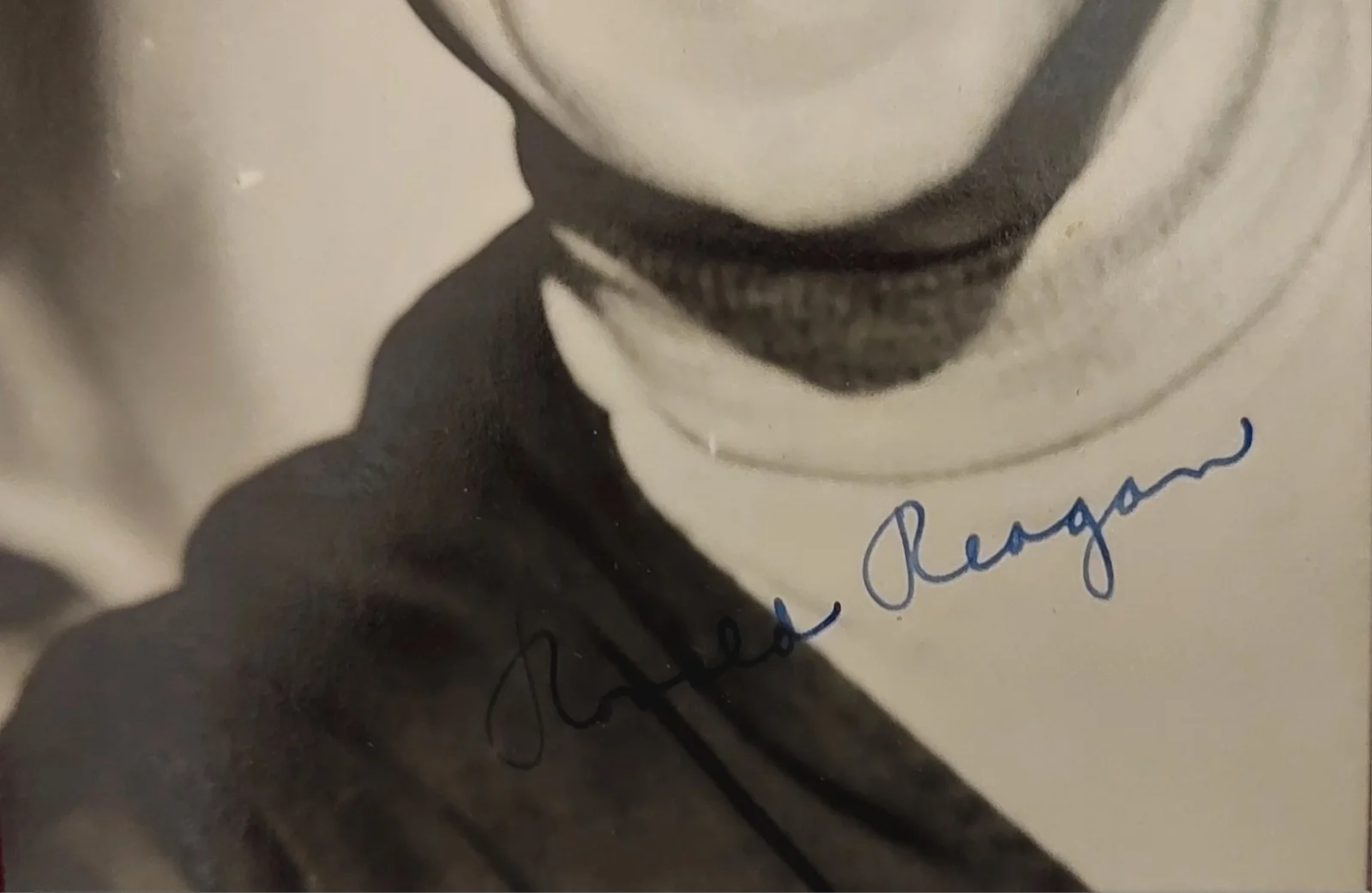 Ronald Reagan — RONALD REAGAN YOUNG HAND SIGNED AUTOGRAPHED PHOTO, image 2