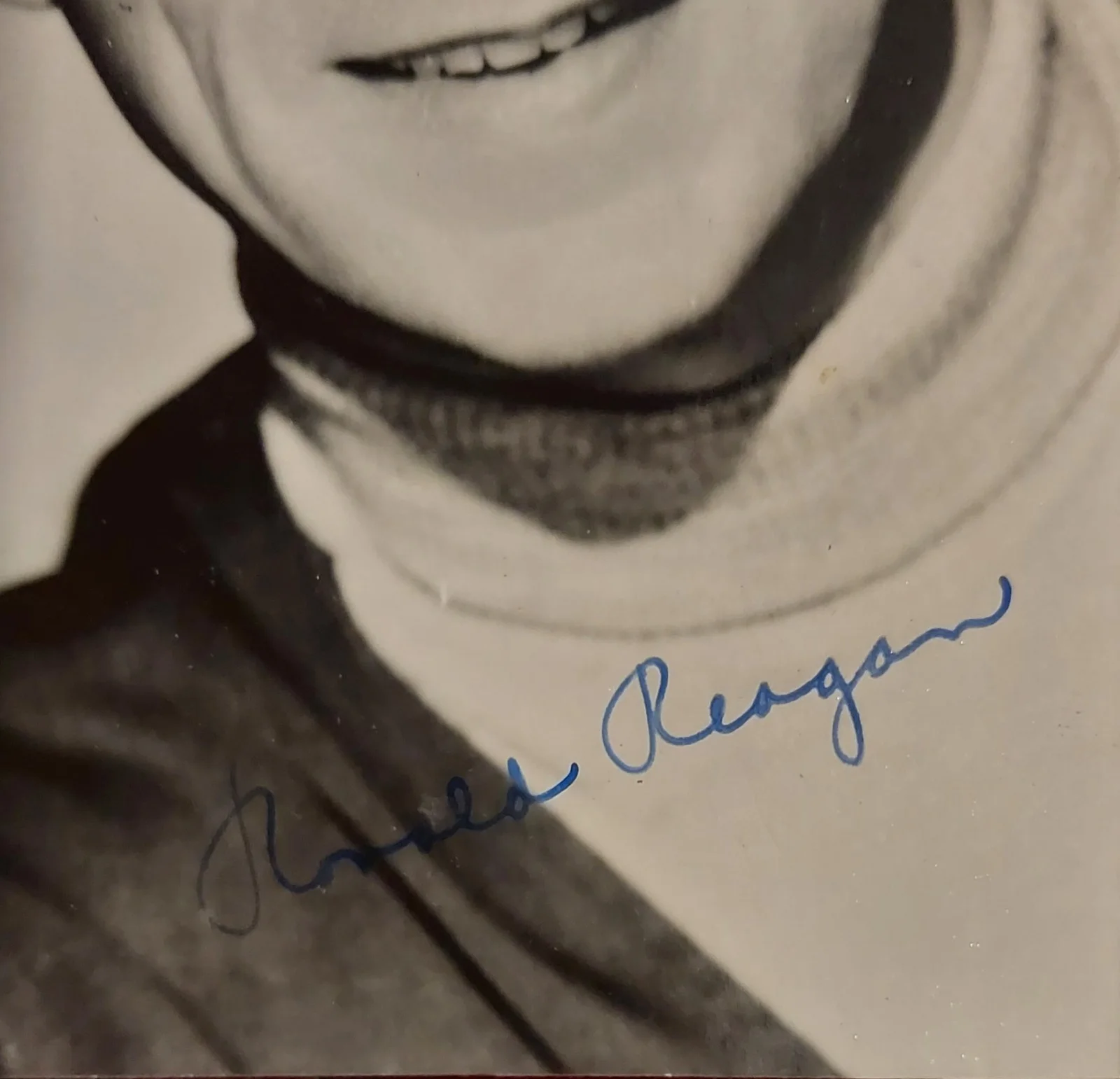 Ronald Reagan — RONALD REAGAN YOUNG HAND SIGNED AUTOGRAPHED PHOTO, image 3