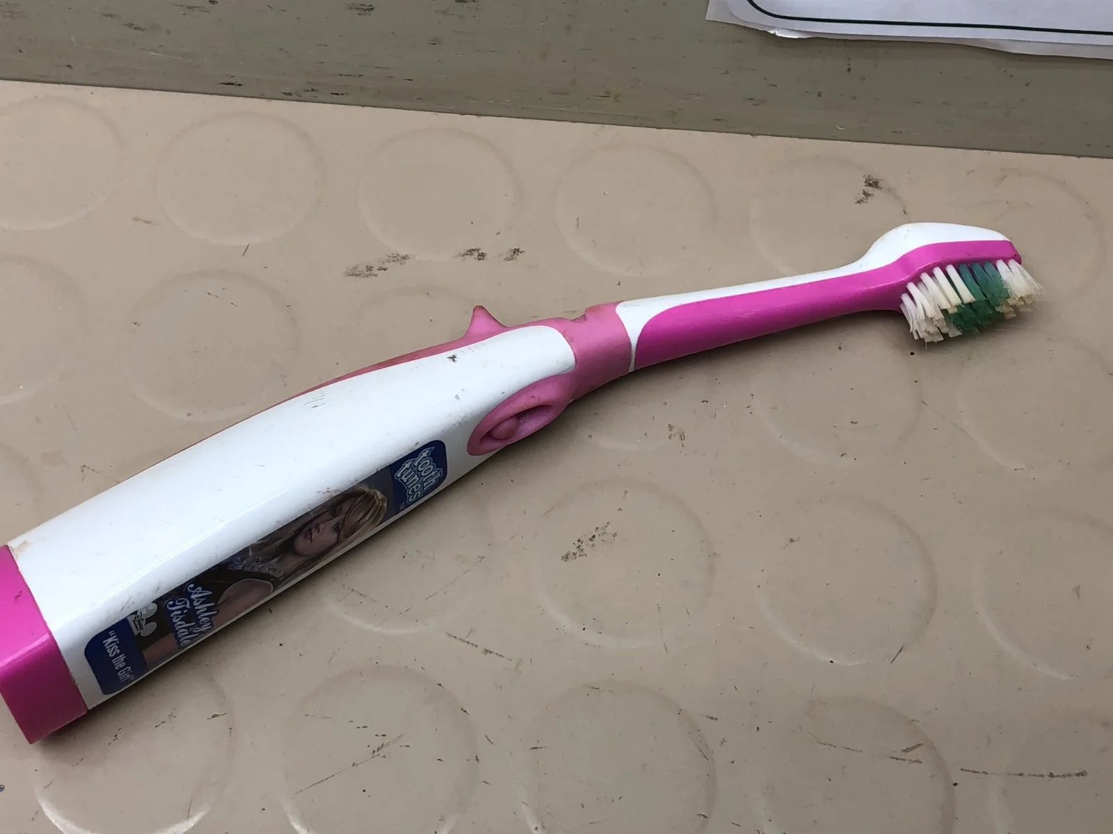 Tooth Tunes Musical Toothbrush - ASHLEY TISDALE - Kiss The Girl - Disney, изображение 2