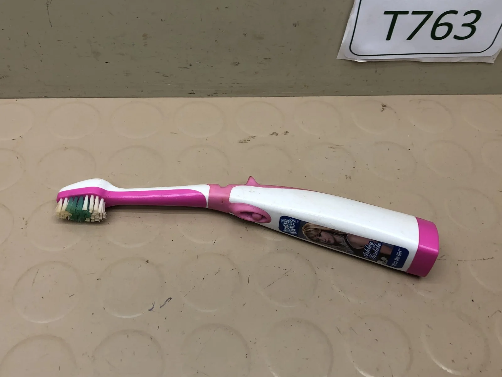 Tooth Tunes Musical Toothbrush - ASHLEY TISDALE - Kiss The Girl - Disney, изображение 3