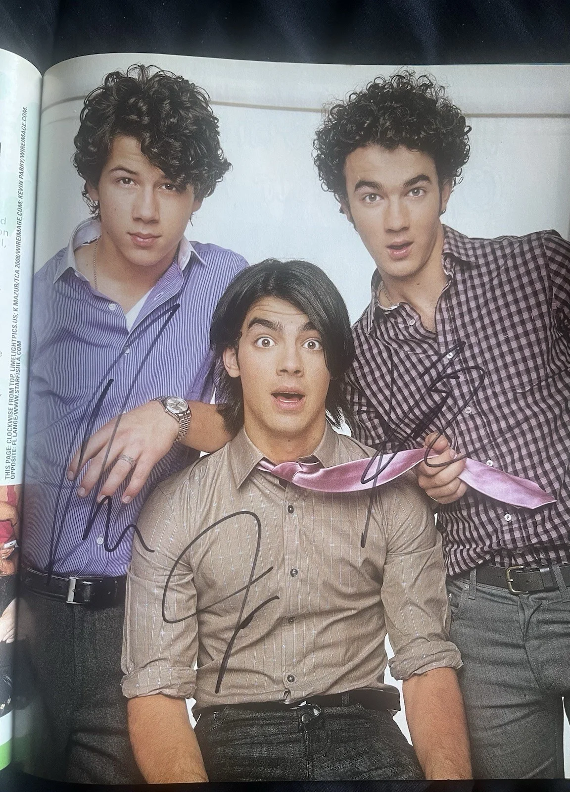 *JONAS BROTHERS*SIGNED*AUTOGRAPHED*PICTURE*MAGAZINE*COA*, image 2