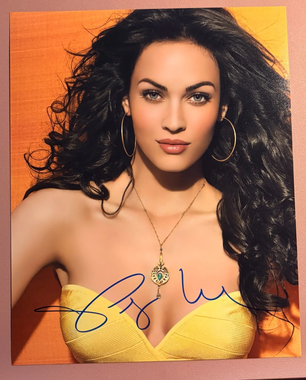 Megan Fox — Megan Fox Signed• STUNNING•Transformers•Autographed 8 x 10 photo w/ COA, изображение 2