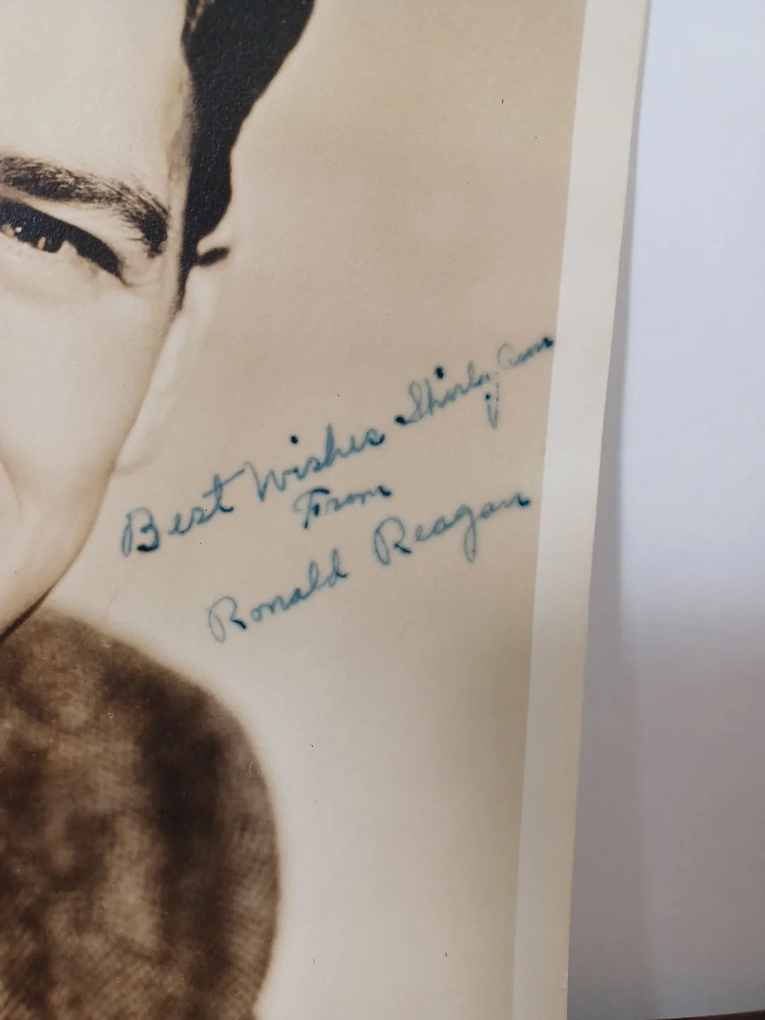 40's American Actor & President Ronald Reagan Autographed Photo 8 x 10 RRP 447, изображение 2