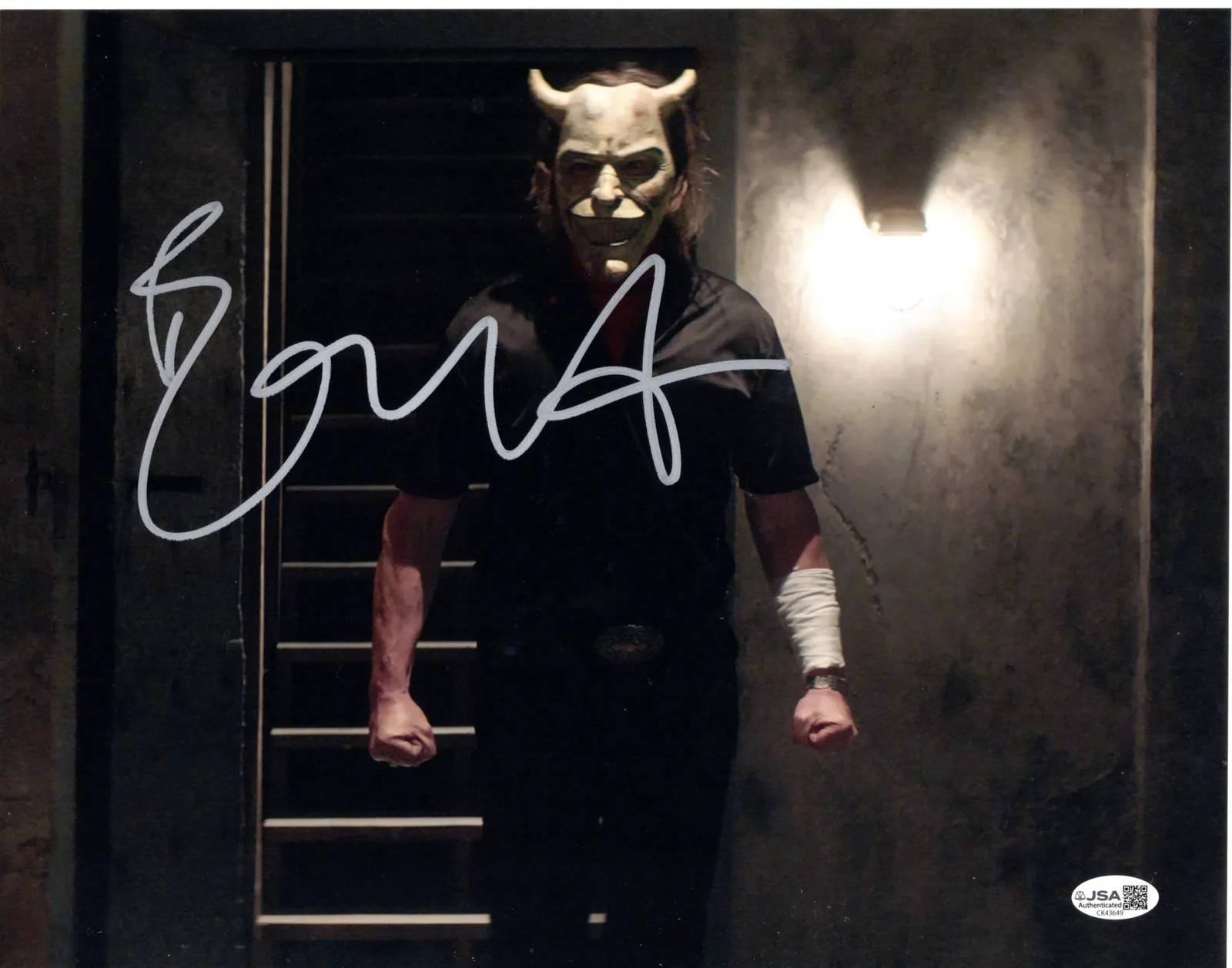 Ethan Hawke — Ethan Hawke signed 11x14 Photo The Grabber - The Black Phone JSA Authentication