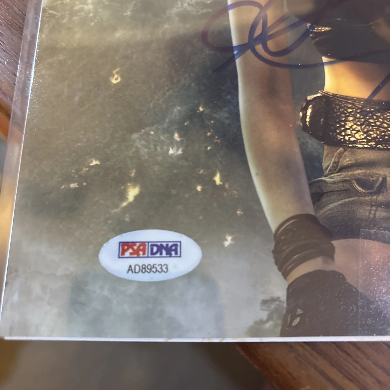 Karen Gillan — Karen Gillan Jumanji 8x10 Signed Photo JSA Certified Autograph, image 2