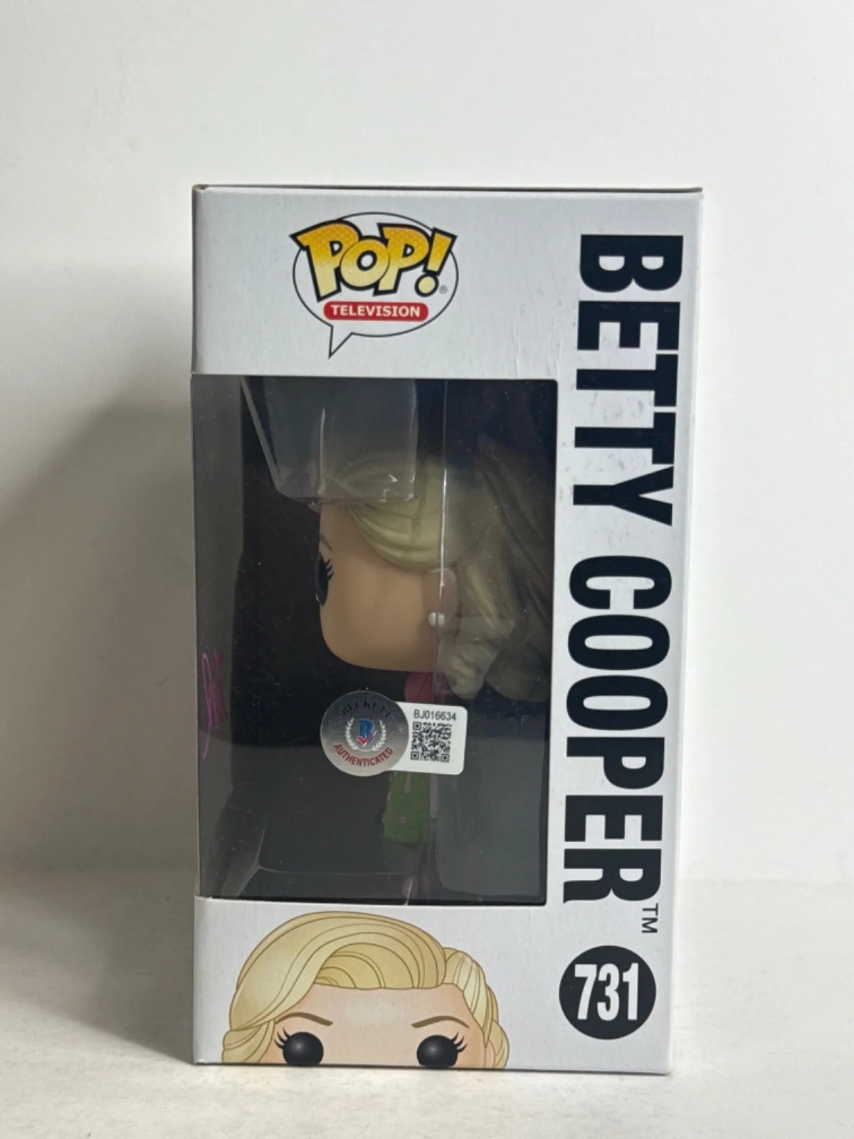 Lili Reinhart — Lili Reinhart Signed Riverdale Funko #731 Betty Cooper BAS BJ016634, изображение 2