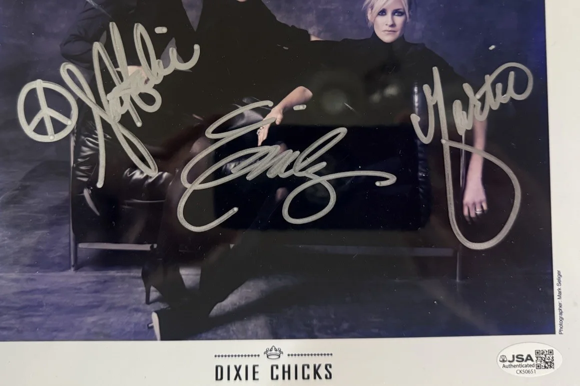 THE DIXIE CHICKS BAND SIGNED 8 x 10 PHOTO with JSA, image 2