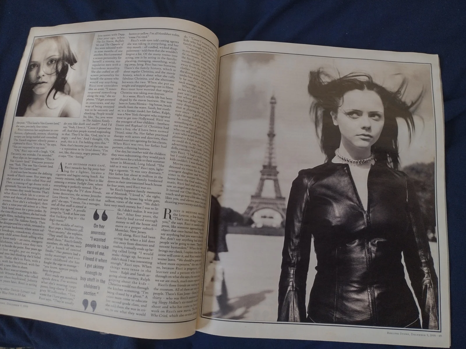 Autographed Christina Ricci December 1999 Rolling Stone Magazine, image 3