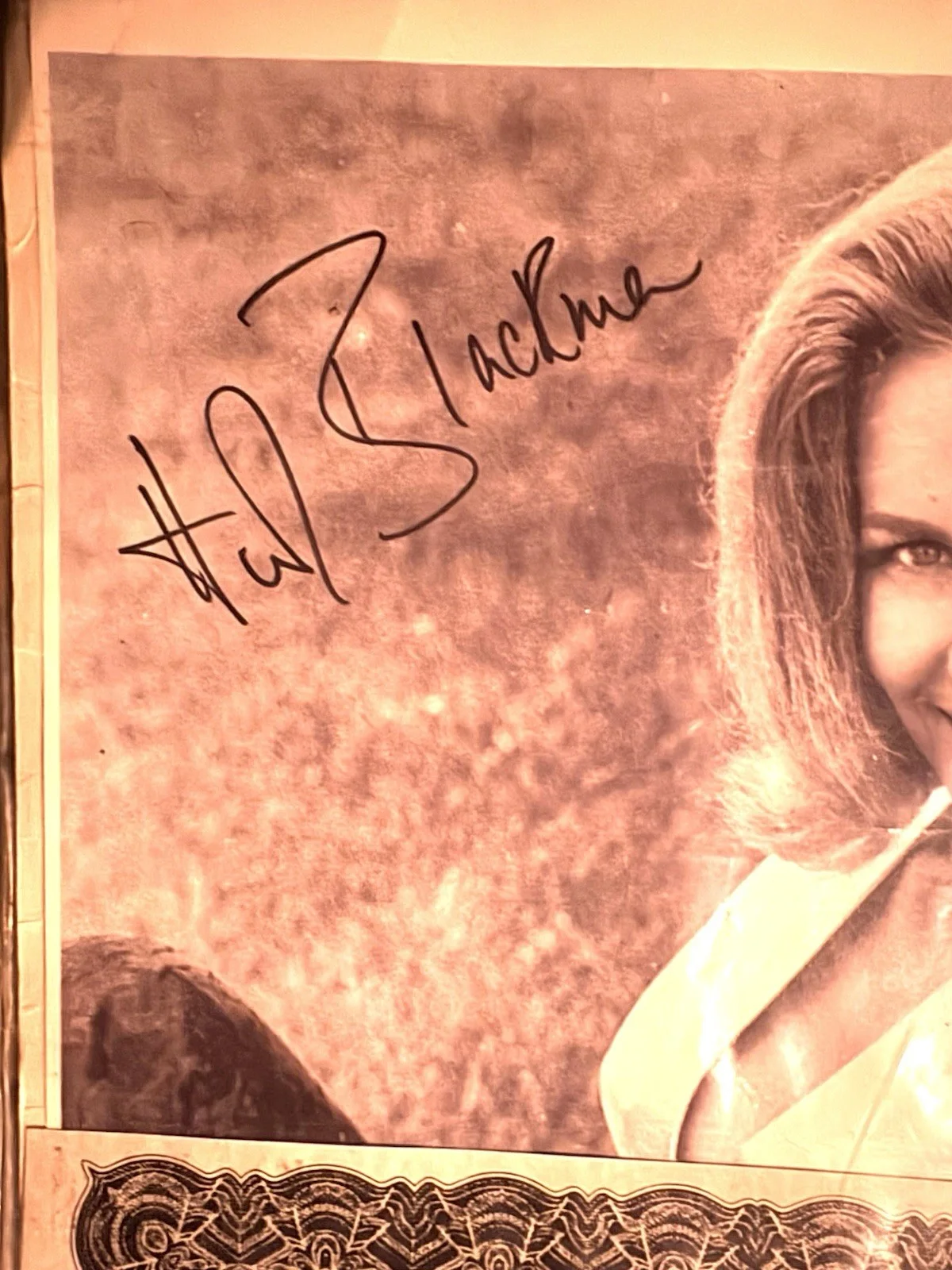 Honor Blackman — Honor Blackman Signed 12x17 Photo Pussy Galore Goldfinger 007 Bond COA Authentic, image 2