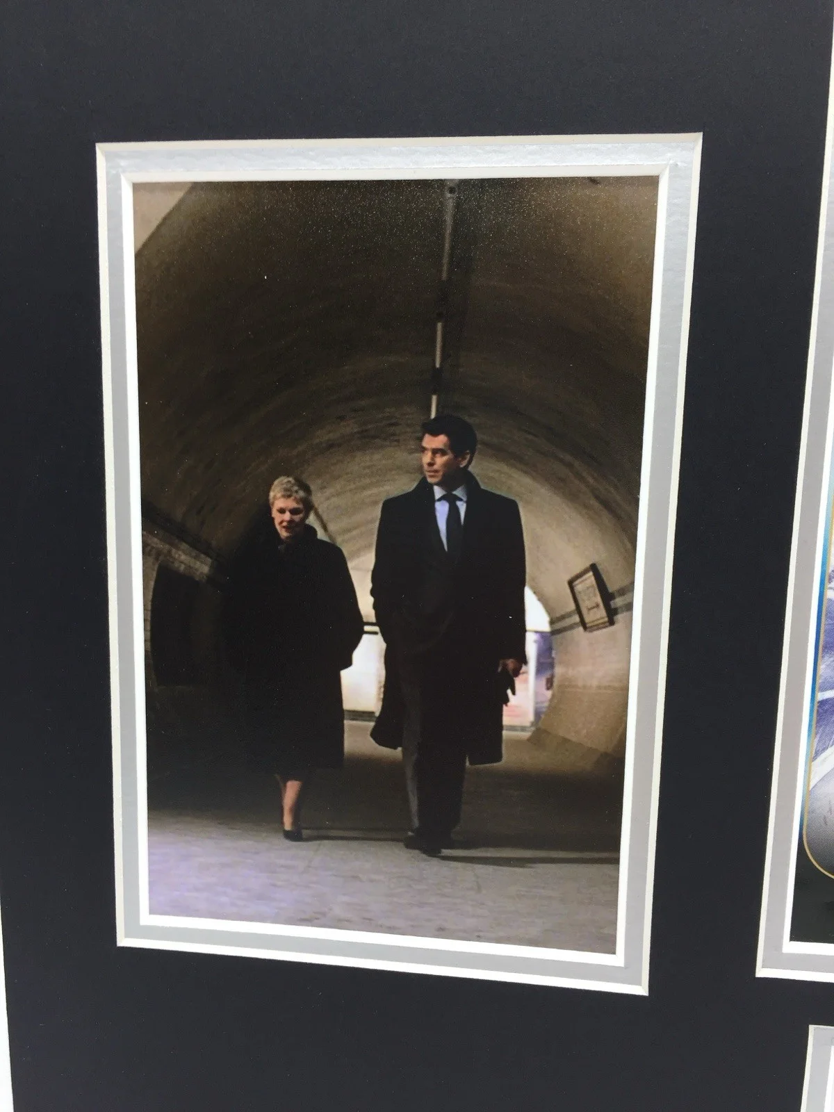 RARE Judi Dench Die Another Day Signed Photo Display + COA AUTOGRAPH DVD BOND, изображение 2