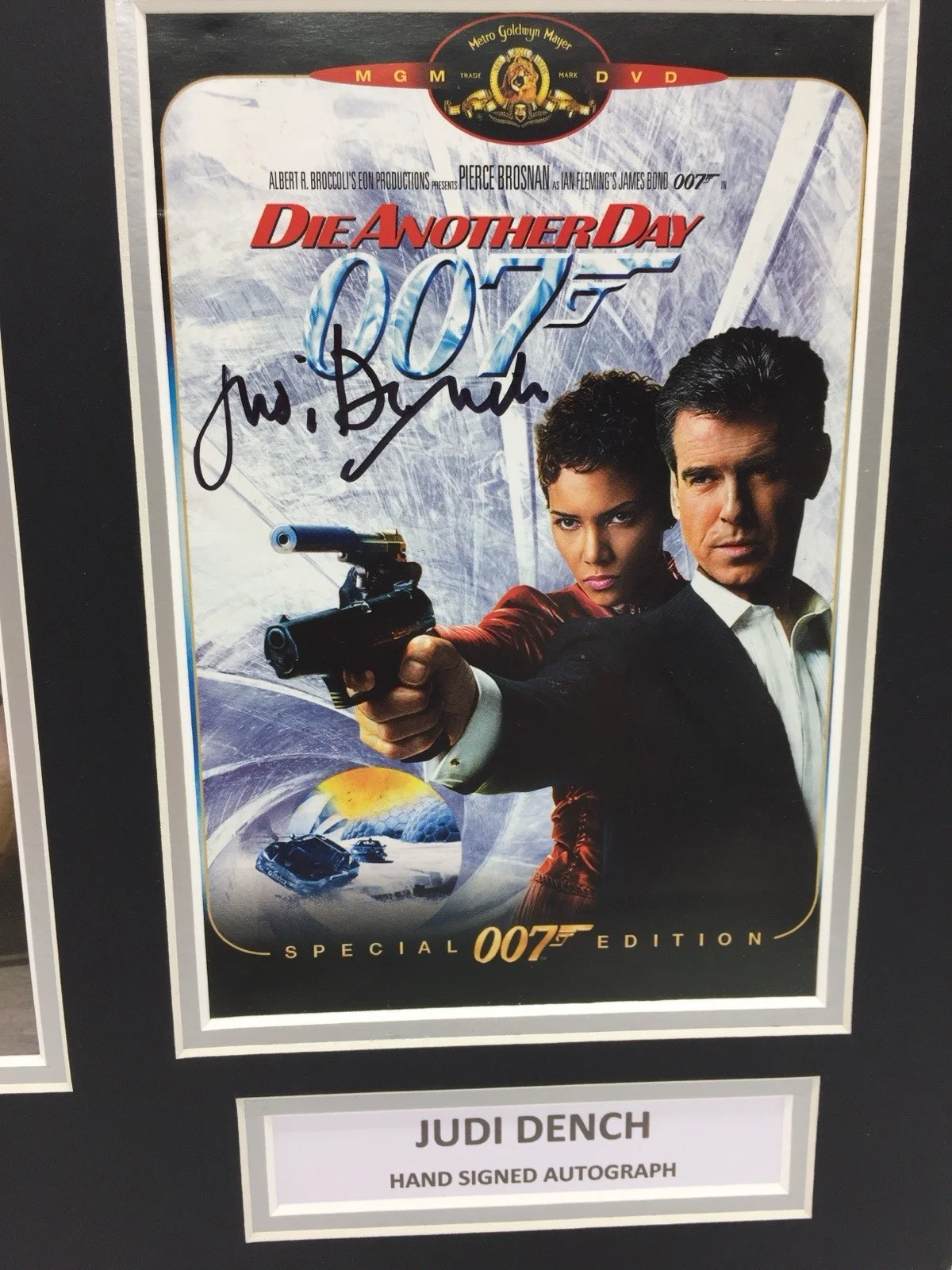 RARE Judi Dench Die Another Day Signed Photo Display + COA AUTOGRAPH DVD BOND, изображение 3