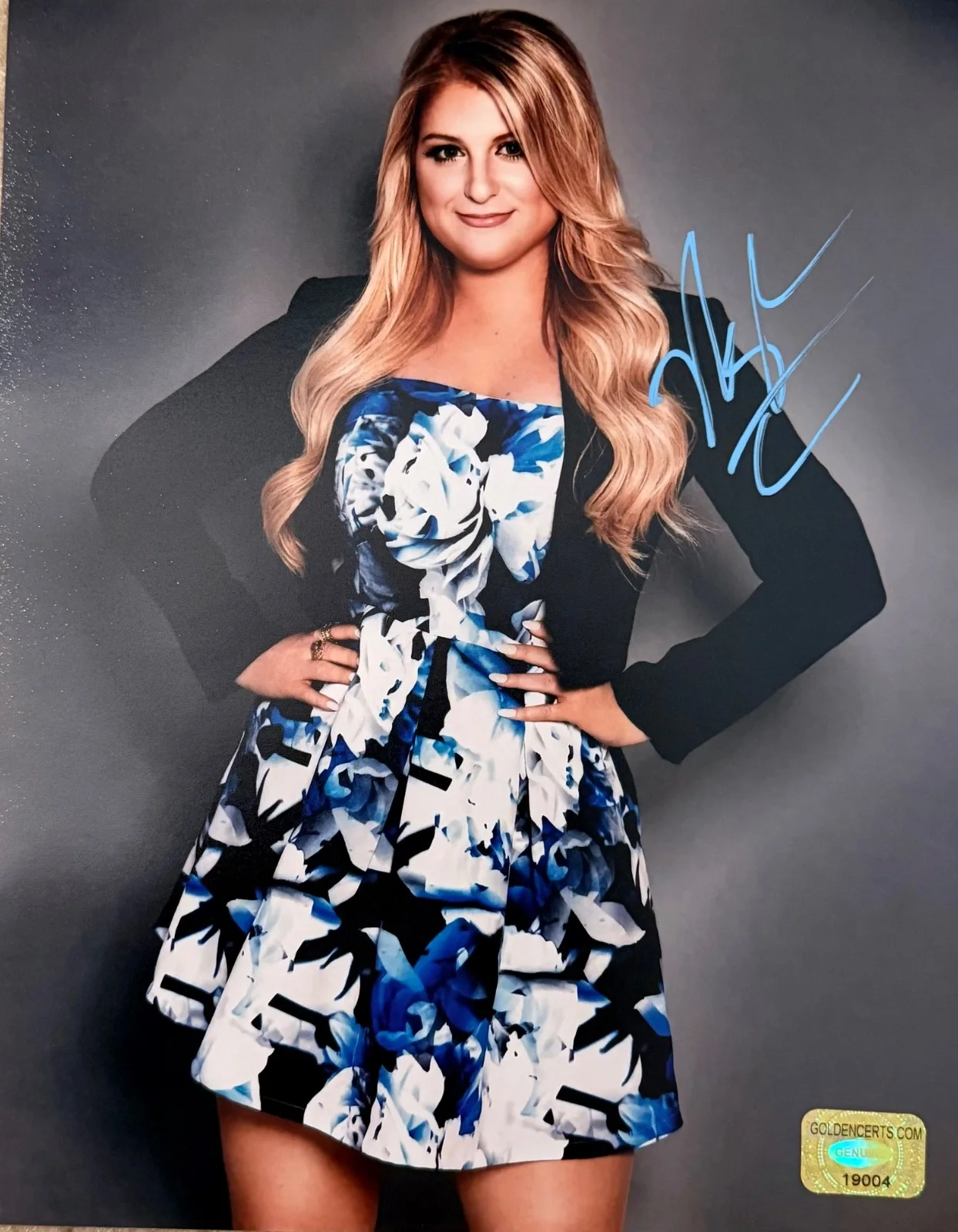Meghan Trainor Signed 8x10 Photo Autographed Pop Star Portrait COA, изображение 2