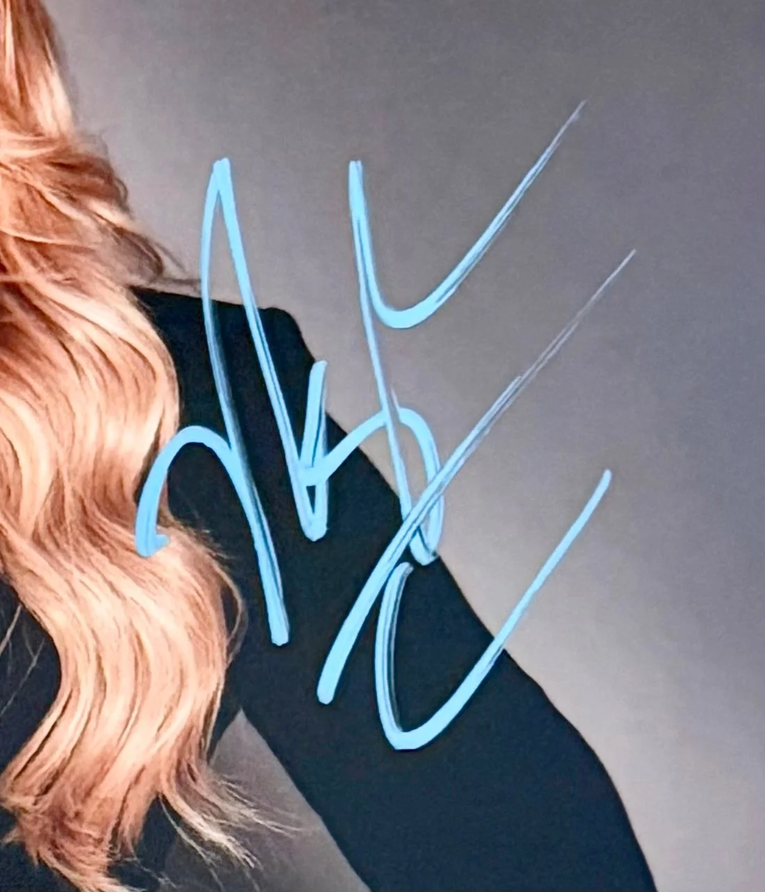 Meghan Trainor Signed 8x10 Photo Autographed Pop Star Portrait COA, изображение 3