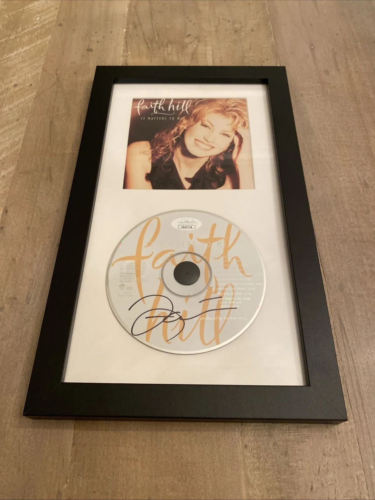 Faith Hill Signed + Framed "It Matters to Me" CD! 7.69"X13.13". JSA COA❤️, изображение 2