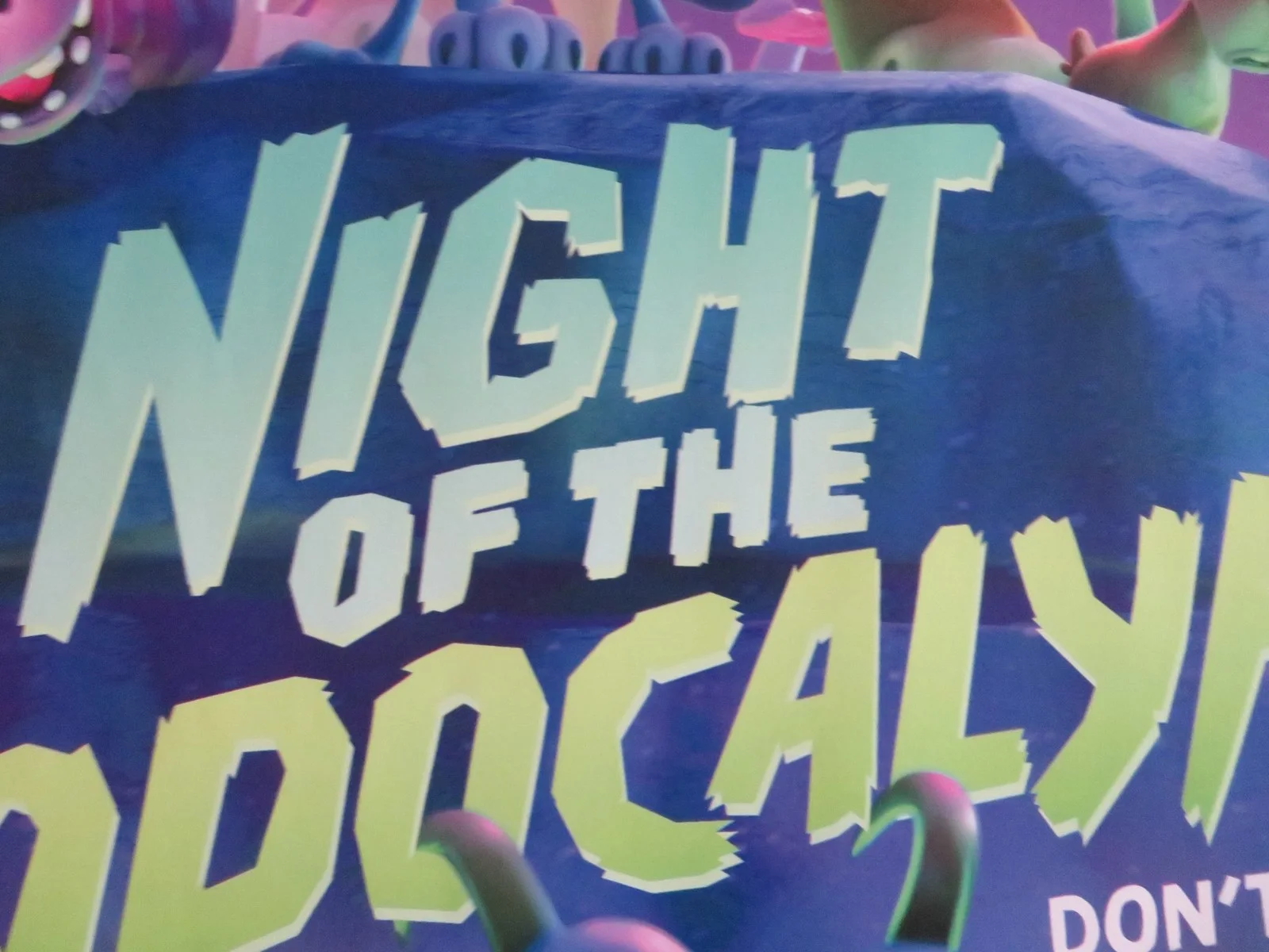 NIGHT OF THE ZOOPOCALYPSE UK QUAD ROLLED POSTER DAVID HARBOUR G. KOSMIDIS 2024, изображение 2