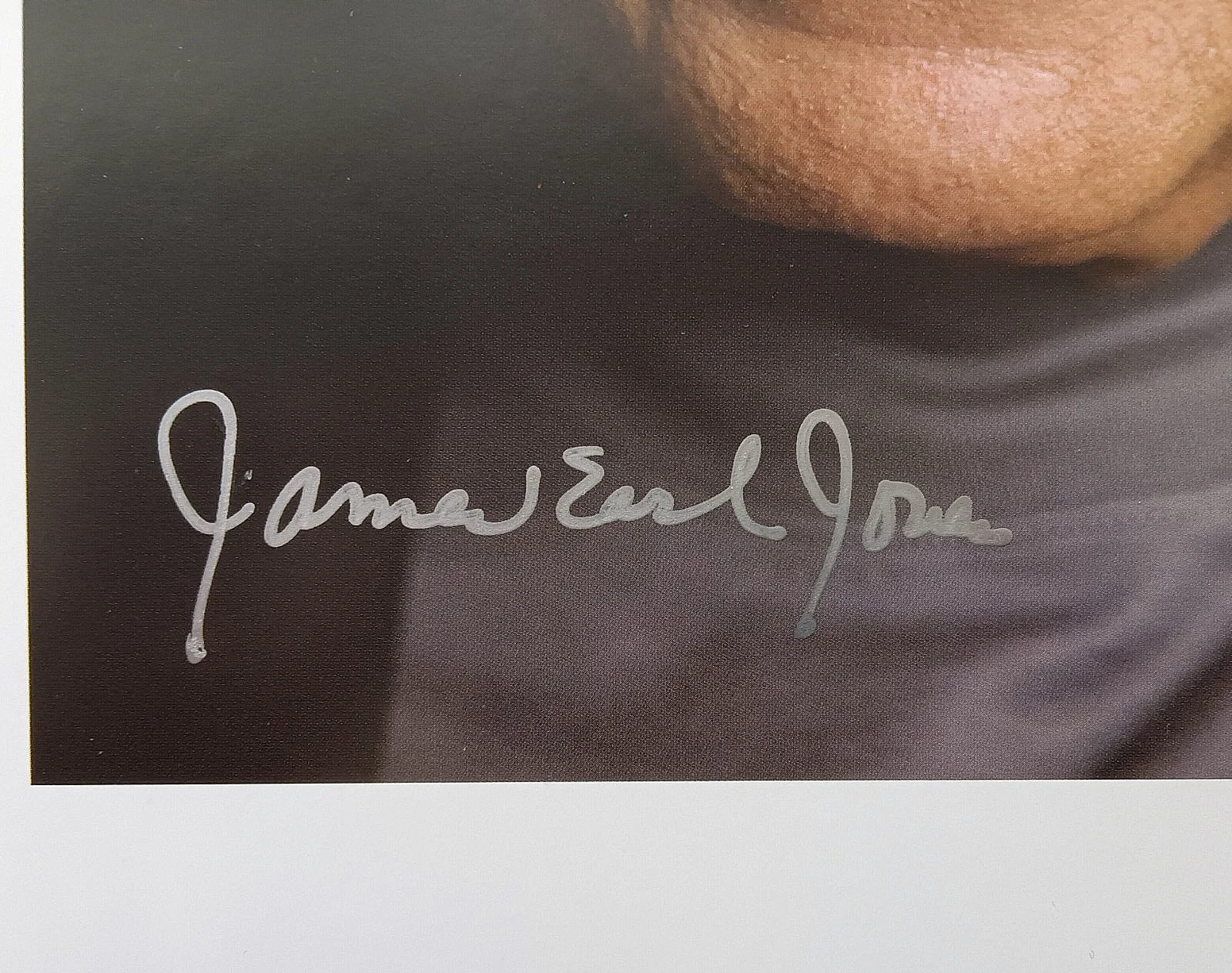 James Earl Jones — James Earl Jones 8.5x10 Color Photo - PSA/DNA Authenticated, image 2