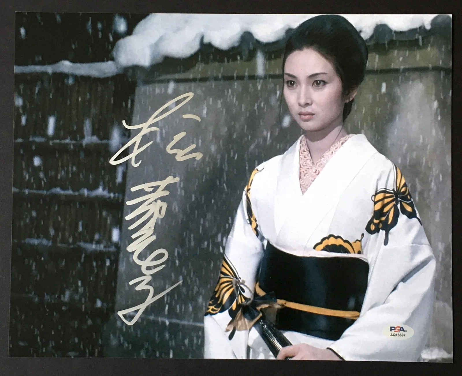 Meiko Kaji — MEIKO KAJI SIGNED 11x14 PHOTO PSA DNA AUTOGRAPH LADY SNOWBLOOD
