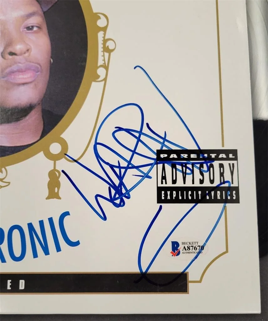 Dr. Dre & Warren G signed The Chronic vinyl cover LP autograph ~ Beckett BAS, image 4