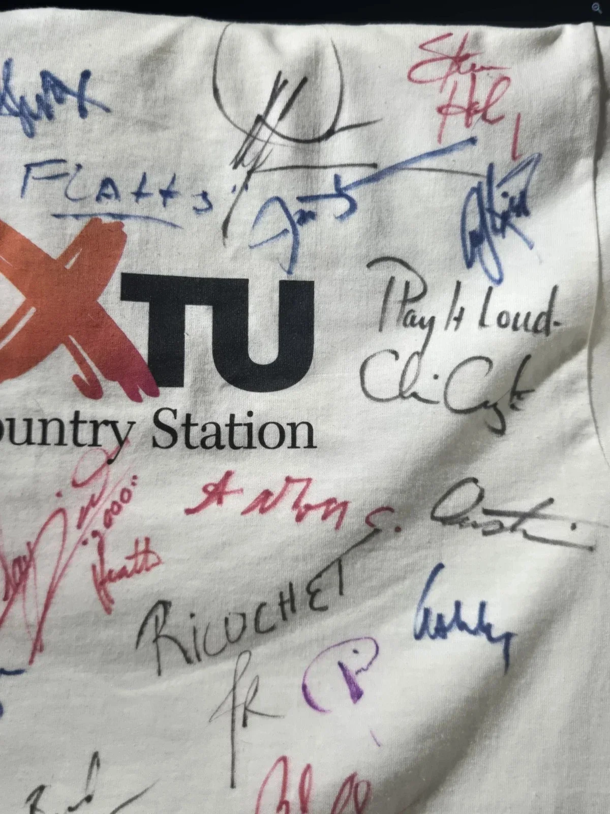RADIO STATION SHIRT signed 30x country singers BECKETT qo TRACE ADKINS CHESNEY+, изображение 3