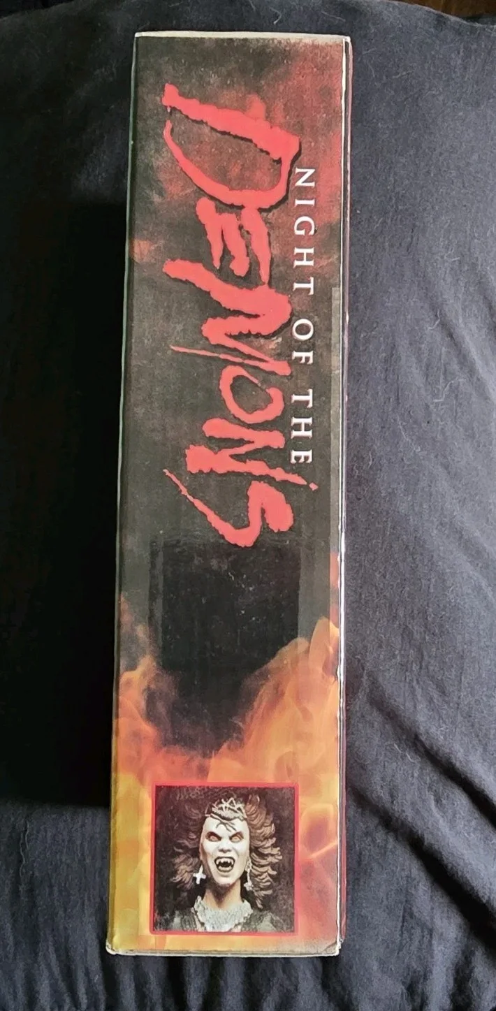 Amelia Kincade, Steve Johnson, Kevin Tenney — Night of the Demons Angela Scream Factory NECA Signed Sealed GRAIL PIECE JSA!, изображение 2