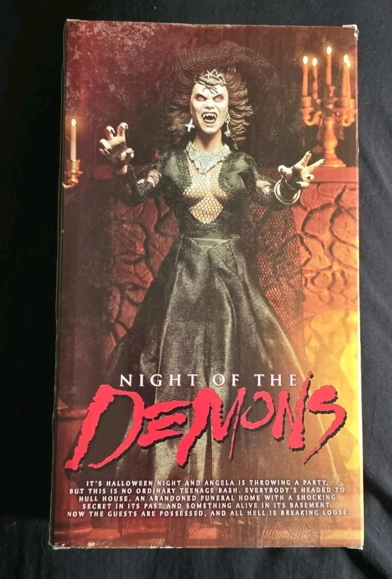 Amelia Kincade, Steve Johnson, Kevin Tenney — Night of the Demons Angela Scream Factory NECA Signed Sealed GRAIL PIECE JSA!, изображение 3