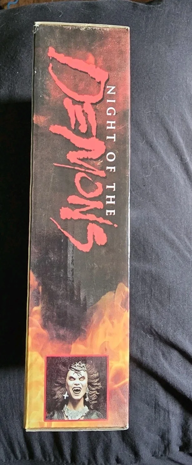 Amelia Kincade, Steve Johnson, Kevin Tenney — Night of the Demons Angela Scream Factory NECA Signed Sealed GRAIL PIECE JSA!, изображение 4
