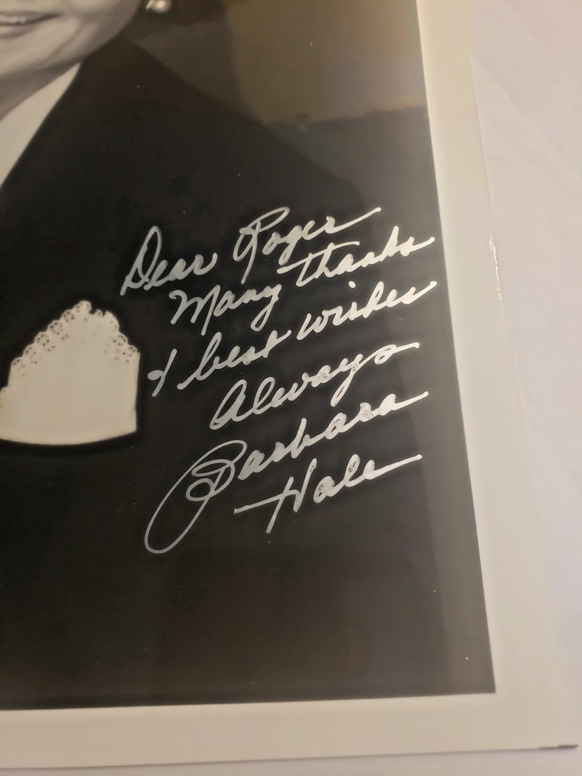 BARBARA HALE — BARBARA HALE Autographed / SIGNED Photo - Hollywood Actress - Perry Mason 8"x10", изображение 2