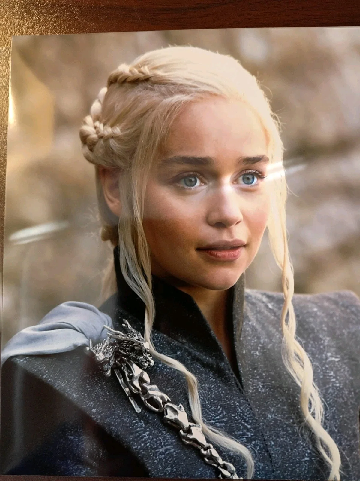 Emilia Clarke — Emilia Clarke Game of Thrones Signed 8x10 COA W/Matching Numbered Sticker, изображение 2