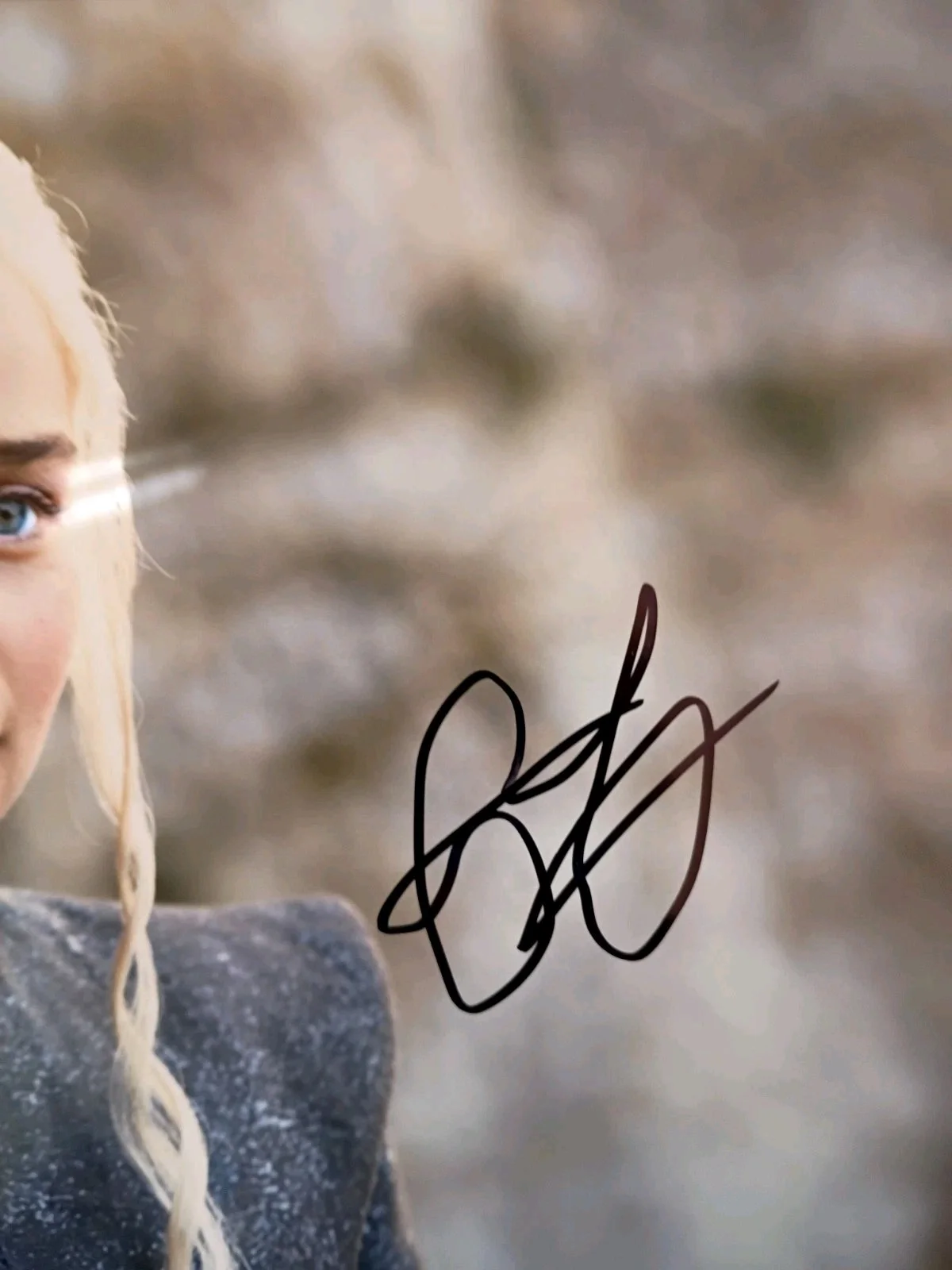 Emilia Clarke — Emilia Clarke Game of Thrones Signed 8x10 COA W/Matching Numbered Sticker, изображение 3