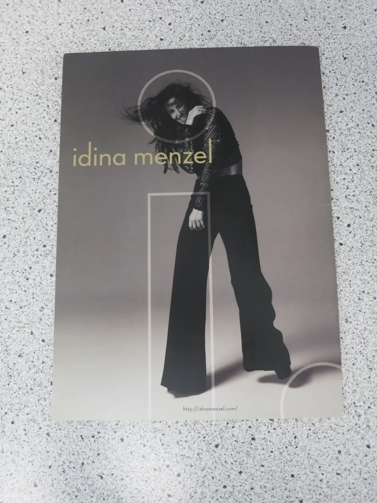 Idina Menzel SIGNED World Tour 2017 Program Frozen Wicked Rent Elsa + 3 CDs, изображение 3