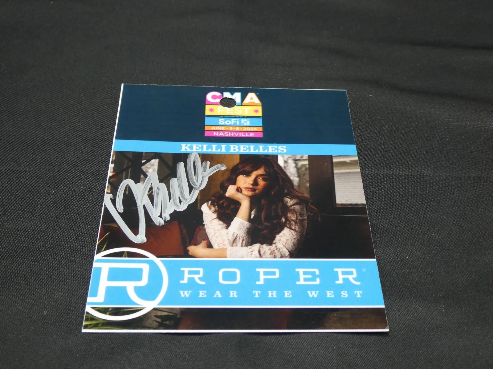 Kelli Belles Hand Signed CMA Fest Roper Laminated Pass Card Country Music Singer, изображение 2